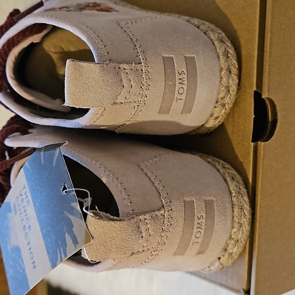 TOMS Floral Embroidery Suede Booties NWT - Picture 9 of 9